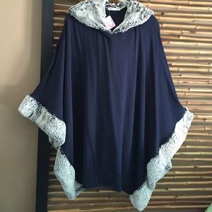 Capote faux fur trimmed hooded cape